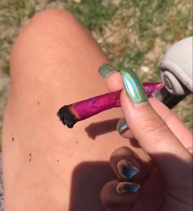 Rose joint 🌹🌹 https://t.co/shbdjoXJBN<a href="/tag/relationshipgoals"class="tags"><span>#relationshipgoals</span></a>