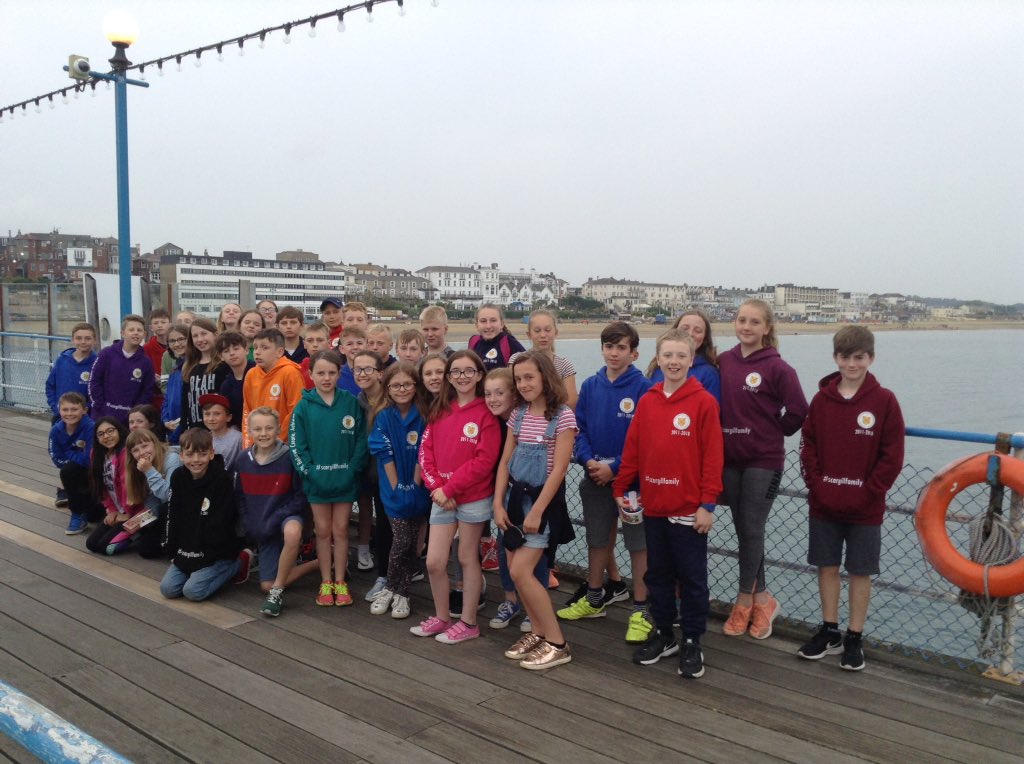 scargill_school's tweet photo. Everyone on the end of the pier #dontstepback #IOW2018 https://t.co/b6R7ypo0zD