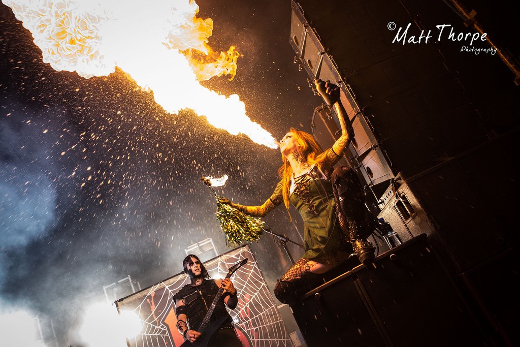 PyrohexOfficial's tweet photo. 🔥 @shellydinferno with @romansurman while performing for @officialwed13 at @downloadfest last year!
Who wants to see us onstage with #Wednesday13 at #bloodstockfestival this year?! ;)
#downloadfestival #dl2017
Photo: @matt4p https://t.co/Ybw7ioEYTq