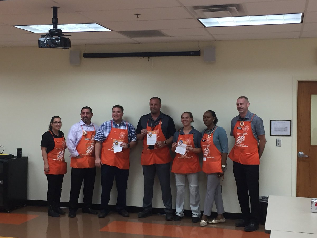 stephgrodsky's tweet photo. 👍Thank You to Marty, Angela and Curt from SDC5362 and also to Bailey, Jackie and Tim at RDC5030 for always being great partners and hosts!!! We are OneTeam!! @billshuell @meron892 @bails_thd @THD_RDC5030 @jwood1213 @AaronWeakley @JYommer1 https://t.co/ZOuDU2OsAK