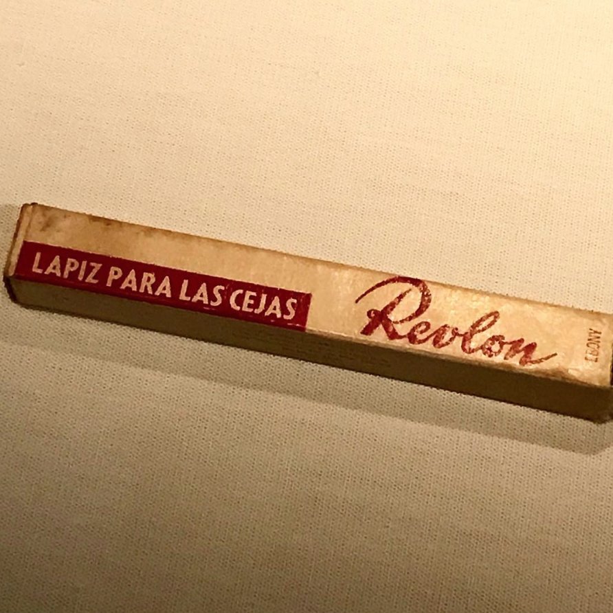 Lisa_Eldridge's tweet photo. Frida Kahlo's actual eyebrow pencil ๐๐ป I mean... See the rest of her makeup and nail polish collection on my stories ๐๐ Frida Kahlo โMaking Her Self Upโ opens @V_and_A this weekend https://t.co/5K3uqDbGUr. Iโm feeling so #inspiredbyfrida ๐๐ป๐๐ป #fridakahlo #facepaintbook https://t.co/ifz395MYS2