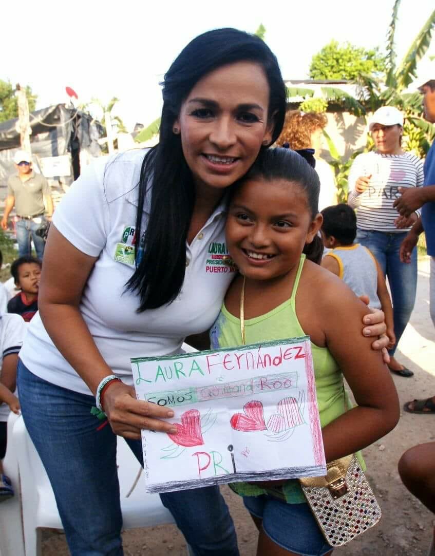 Agradezco de corazón a Aracely y a su hermosa hija Naty por este bello momento. Recuerdo muy bien el dibujo tan lindo que me hizo hace dos años. Estos detalles nunca se olvidan. Les envío un fuerte abrazo. Bendiciones.
