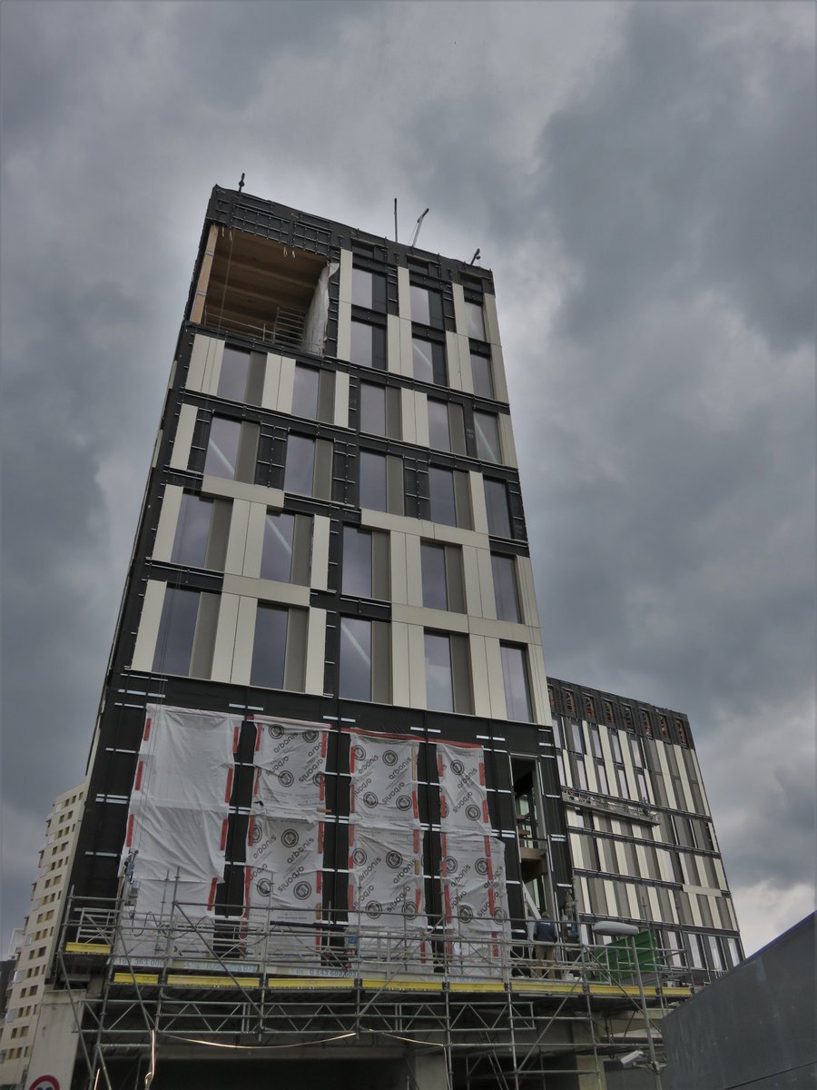 arthurweidmann1's tweet photo. L'immeuble Enjoy en construction à Clichy-Batignolles par @pr_bearchitects et @scapearchitect, @Bouygues_BatIDF https://t.co/Gz8pWCBFIw