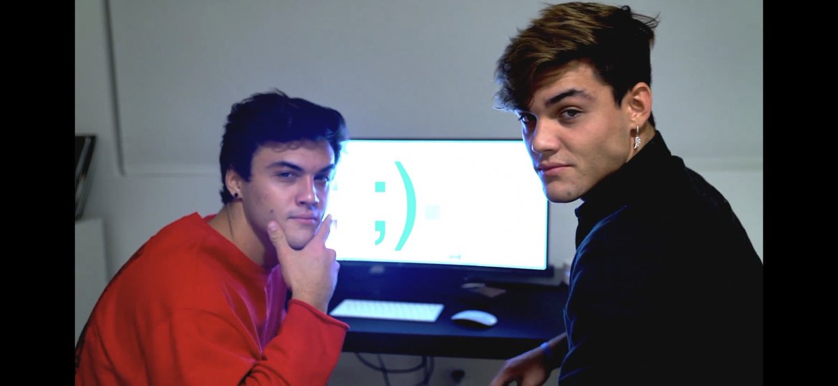 imelizabethp's tweet photo. I nominate @EthanDolan @GraysonDolan for #ChoiceMaleWebstar, #ChoiceComedianWebstar #ChoiceComedian #ChoiceTwitter #ChoiceYoutuber u deserve it ❤️❤️@TeenChoiceFOX @TeenChoiceFOX https://t.co/ZKbfEu6TQD