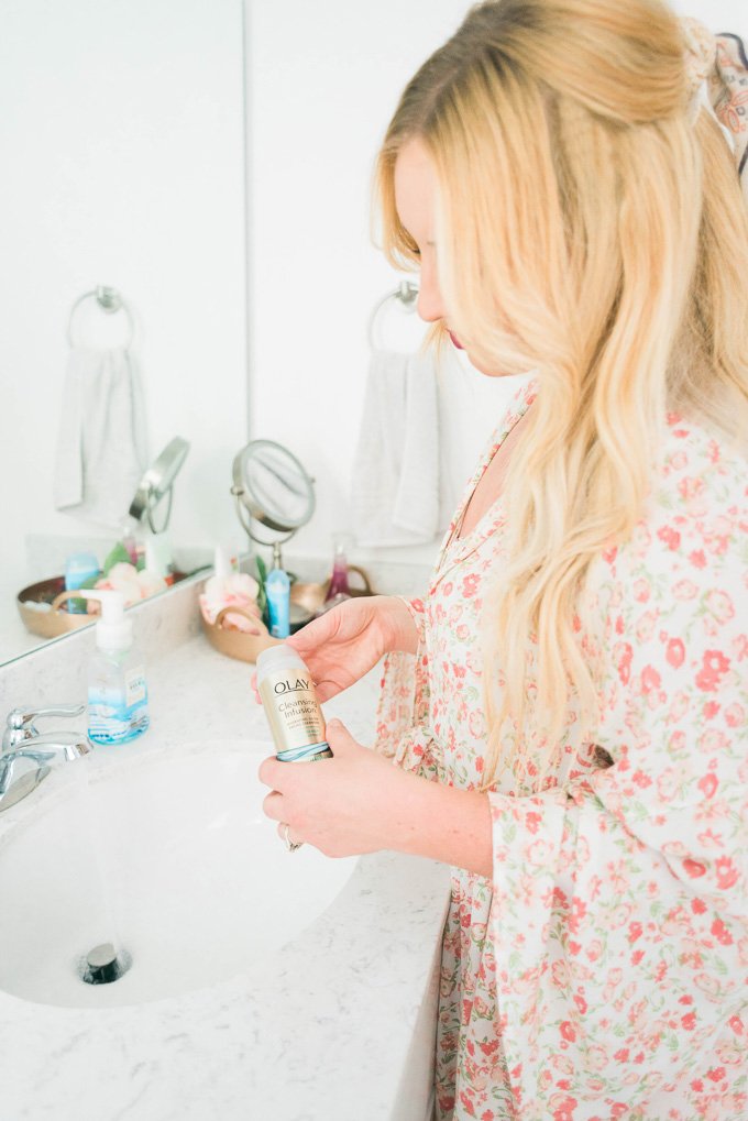 whitjxoxo's tweet photo. Read all the morning routine that has changed the way I mom here https://t.co/GyhaQtFGPx featuring @OlaySkin! #soyfreshsoclean #Olay #ad https://t.co/CA6tIY4j0H