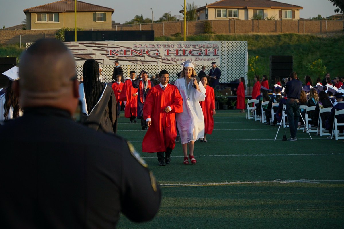 RiversideUSD's tweet photo. Emotional night on Day 2 of graduations for @kinghswolves and @rsahighschool Congratulations to all of you!! #ClassOf2018 https://t.co/MV5igBV3Cn