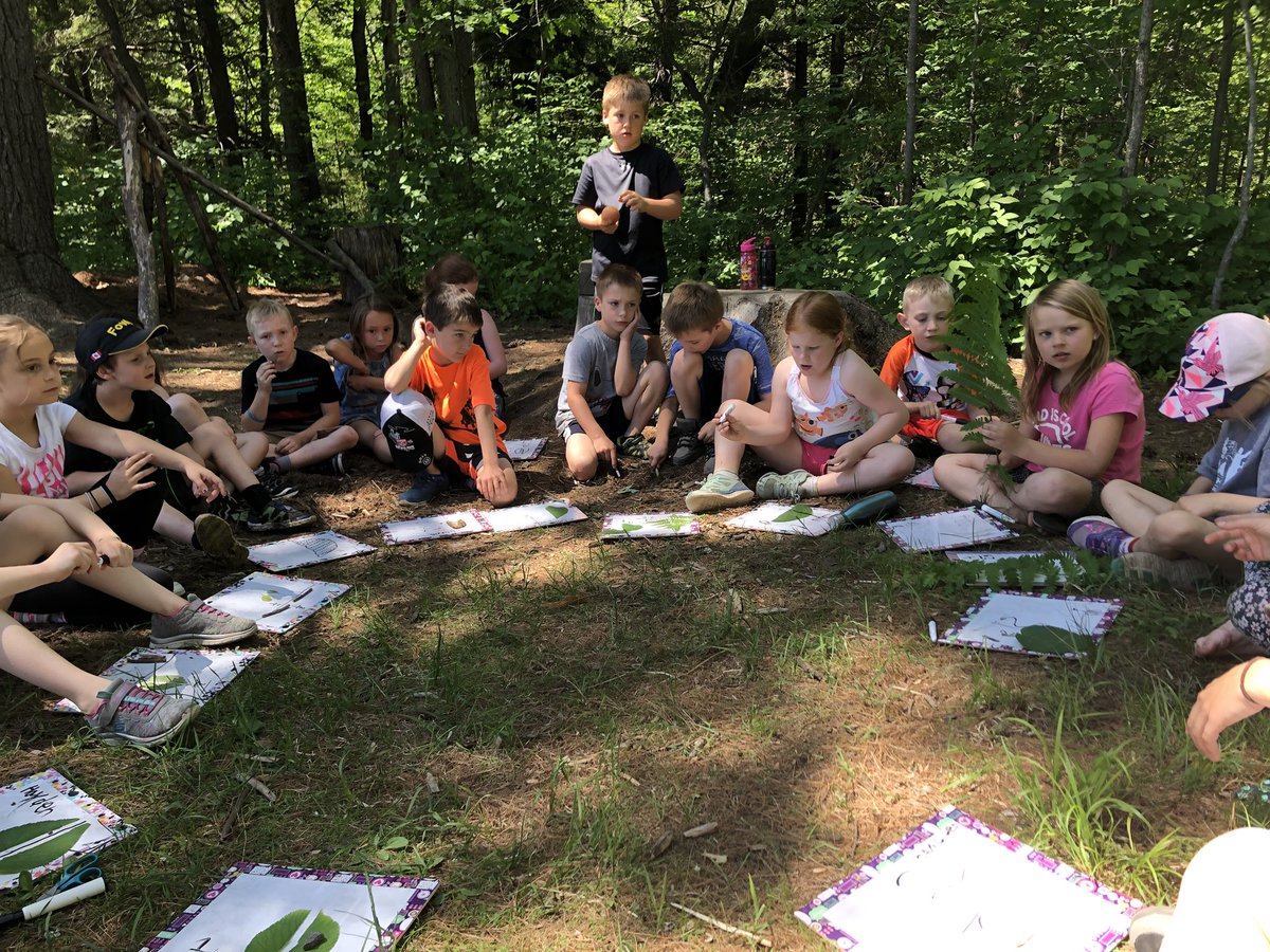 jlk_jerri's tweet photo. Outdoor learning- fractions.  Is 1/4 or 1/2 bigger? @MacaulayPS @MsBlackburn1 https://t.co/PLqXBrcA9p