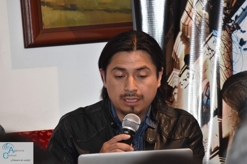 AgenciaUCentral's tweet photo. Cobertura del lanzamiento del libro #Ardid del poeta ecuatoriano Fabián Guerrero
Foto: Agencia Central/Edison Luje
#CoberturaAgenciaUCentral https://t.co/0RWAqhDY1C