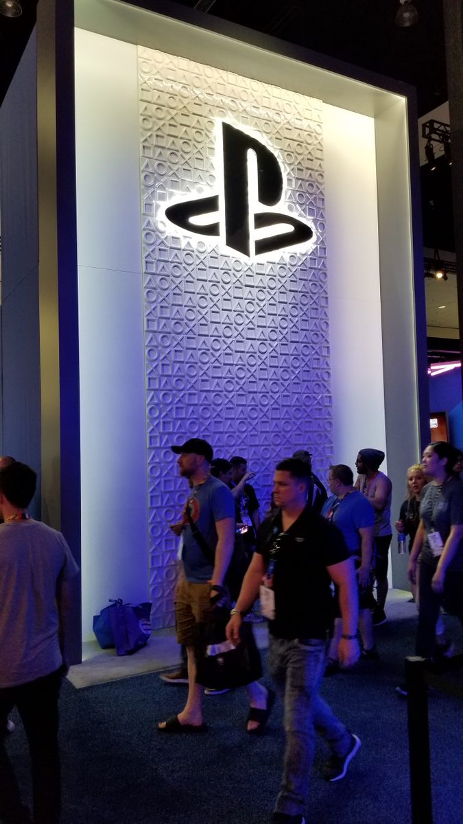 Aruku64's tweet photo. El stand de Sony. #E32018 #E3AKB https://t.co/IXTJnjZYeE