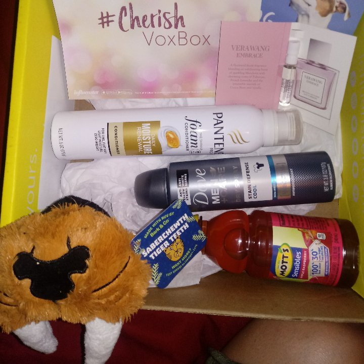 got a few interesting, free goodies in my last voxbox, including the cutest little walrus dog toy! I dont have a dog but my toddler loves squeaking it lol <a href="/Influenter/">Influenter_reseñas</a> <a href="/BarkBox/">BarkBox</a> #BarkBoxInfluenster #Complimentary #Contest <a href="/influenster/">Influenster</a>