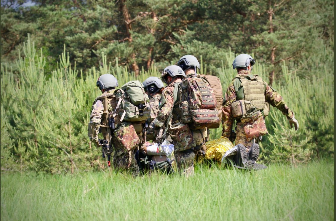 UMAAD_Madrid's tweet photo. Medical mission monitoring by @UMAAD_Madrid @EjercitoAire in #aproc2018 in Gilze-Rijen Air base Netherlands @dhcluchtmacht https://t.co/Dv8kHBP4YJ https://t.co/XwFlCXvdQP