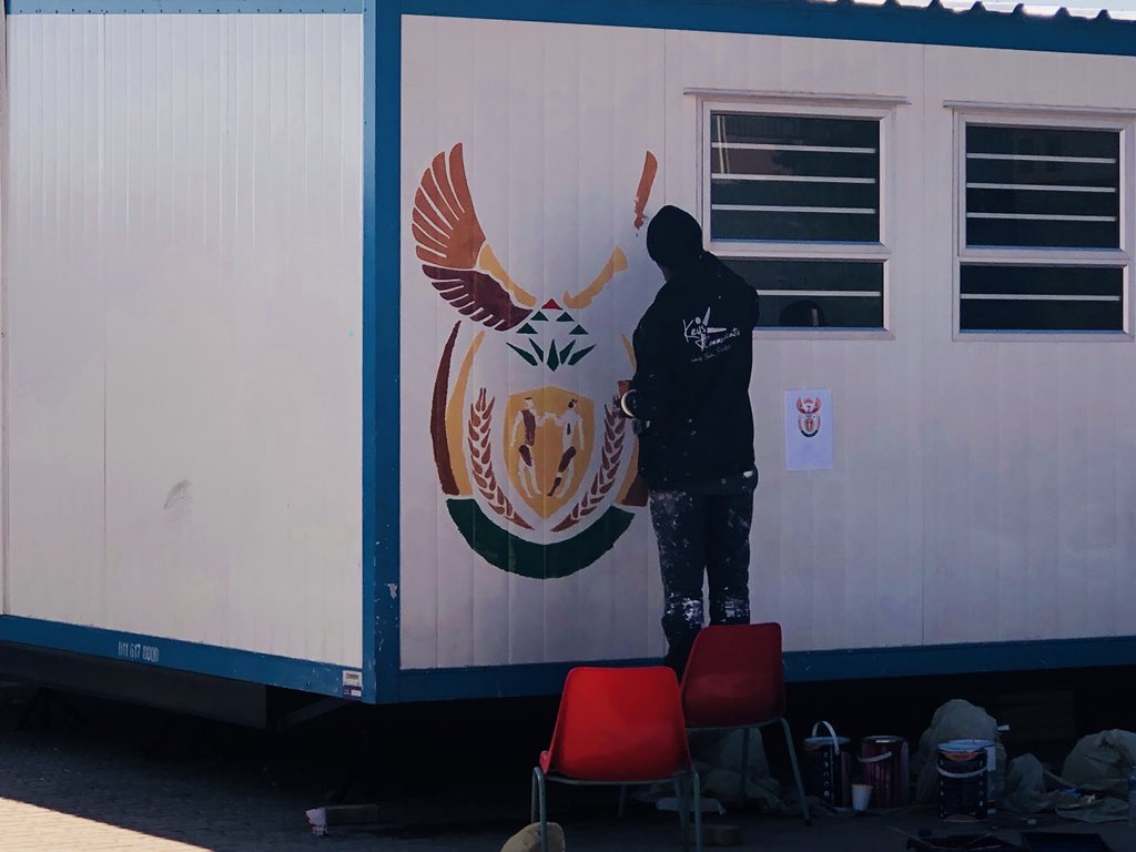 CityYearSoA's tweet photo. Our@#ServiceLeaders doing mural painting at Bovet Primary School in Alexandra #YouthMonth #Serve2Work #ThumaMina @AdoptaSchoolSA @EducationGP @PlayYourPartSA @Tshepo1Million https://t.co/qFyiJDUxXK