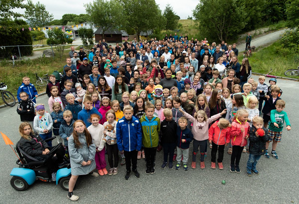 Kjære <a href="/sandneskommune/">Sandnes kommune</a>. Alle i Smeaheia er mot anleggsvei rett gjennom stort byggefelt med flere tusen barn. Årsakene er enkle: 1: Sjansen for ulykke er stor, og 2: Det er ikke plass til anleggstrafikk på veien. Selv <a href="/Minions/">Minions</a> er imot!