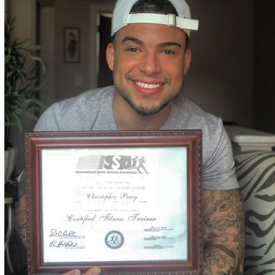 ChrisGQPerry1's tweet image. Took a while with my hectic schedule but i’m officially a certified Personal Trainer through the International Sports Sciences Association. Plan on taking on clients soon, and possibly opening a gym in the future 💪🏼
