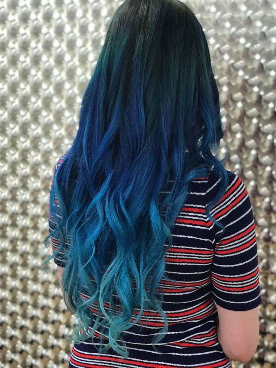 LarrysGirlYo's tweet photo. new hair is my actual fav🧜🏻‍♀️💙 https://t.co/iGQAw4F6E1