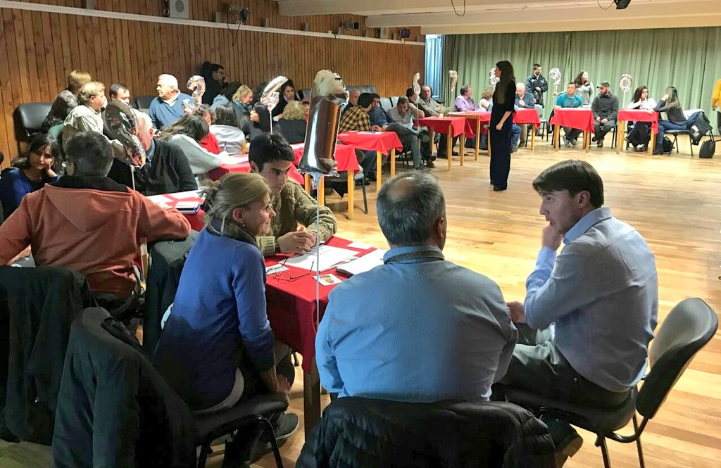 #Esquel Grandioso encuentro de prestadores turísticos trabajando para el desarrollo del #TurismoDeReuniones 👏👏 <a href="/TurismoEsquel/">Turismo Esquel</a> <a href="/Mariano_Riq/">Mariano Riquelme</a>