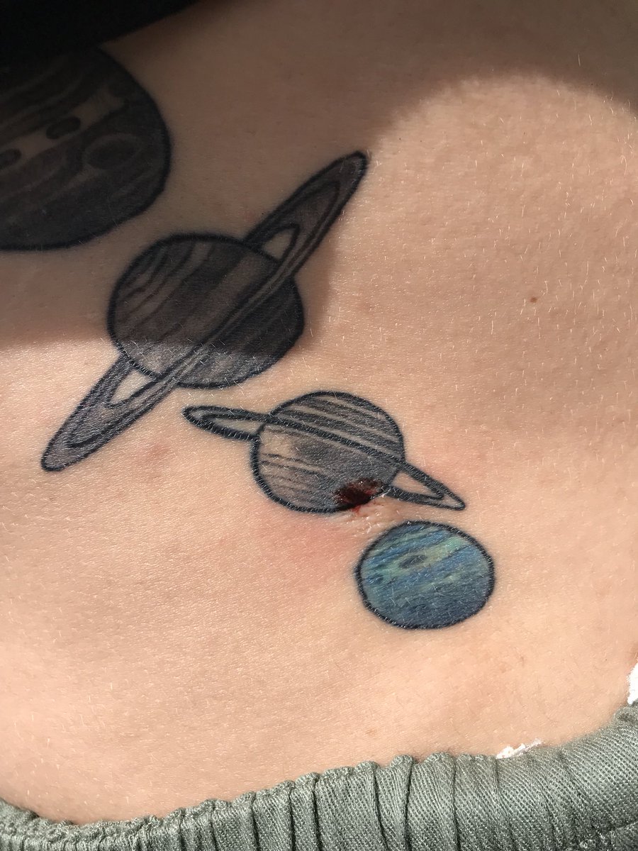 ETSpringfield's tweet photo. Yooo.  Uranus is bleeding https://t.co/8XCC5thAZH