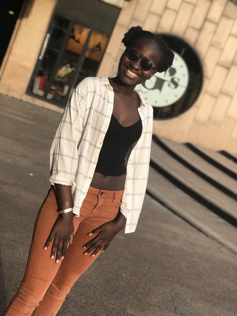 omgitsfsk's tweet photo. Mannequin quand elle veut (ma meune photo Maa Shaa Allah) #TallGirlTwitter #Darksin #Melanin #Chocolateeee 🍫 https://t.co/nZxETNqcSm