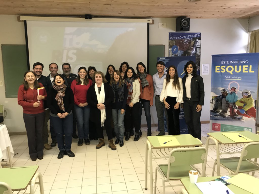 Jornada muy productiva! Sector academico, sector privado y sector publico trabajandl juntos por el turismo de reuniones! <a href="/MuniEsquel/">Municipalidad de Esquel</a> <a href="/CCRArgentina/">CCR Argentina</a> <a href="/ChubutPatagonia/">Chubut Patagonia</a> <a href="/MinTurismoAR/">Ministerio de Turismo</a> <a href="/PabloSismanian/">Pablo Sismanian</a> <a href="/TurismoyGestion/">TURISMO & GESTIÓN</a> <a href="/TurismoEsquel/">Turismo Esquel</a>
