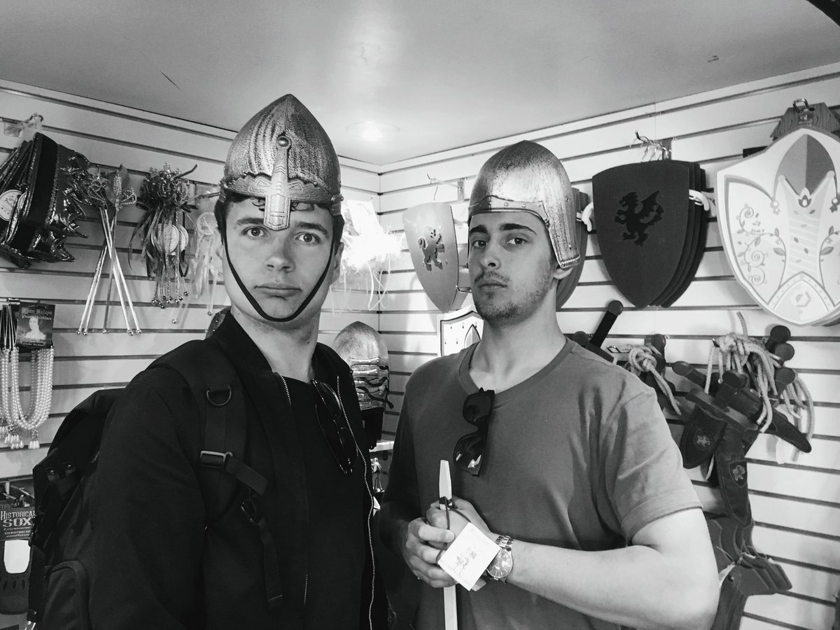 jakercs's tweet photo. Me and @iammrbillabong, here to protect you https://t.co/gf5to2rT5q