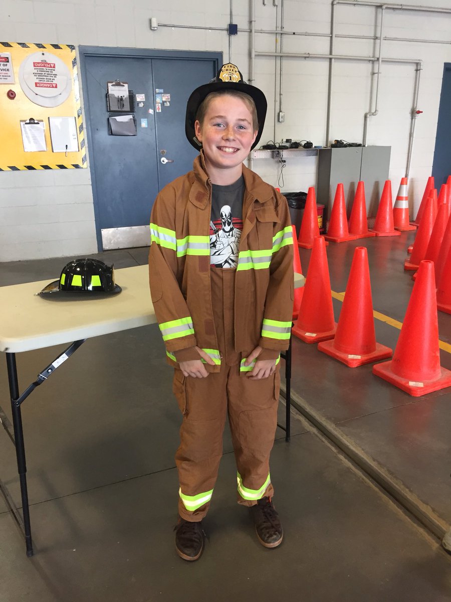 mrs_rfriesen's tweet photo. Thank you to the Steinbach Fire Hall for having us down and giving us a peek into what you do and teaching us about fire safety! @BlumenortHSD https://t.co/AJo0AtBBlp