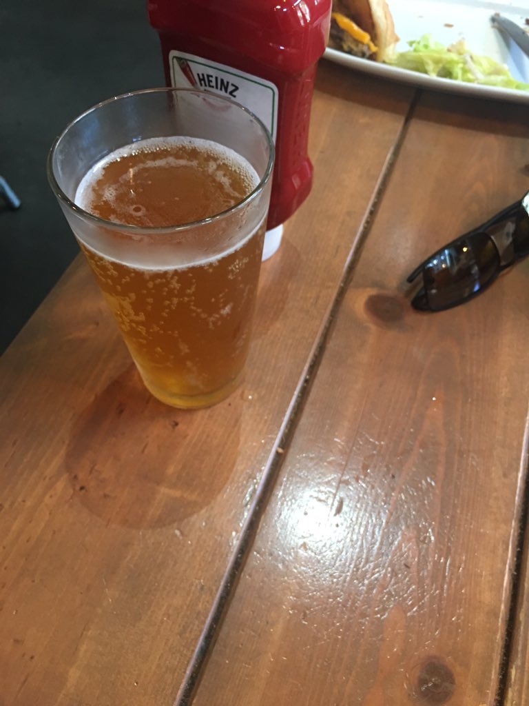 SlickScript's tweet image. The most #Amazing people at #MoBurgers in #downtown #Campbell Thank You Marcos! And Thank You to PaHola (Not sure if I spelled that right)! Truly Amazing people!