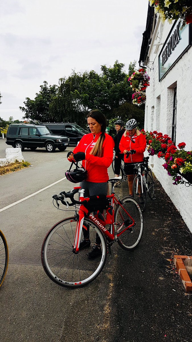 MumPlaysYT14's tweet photo. First #Breeze #bike #ride tonight from #lancaster to #glassondock 🚴‍♀️ Great turn out! Maybe see you on the next local ride #ladies ? #cycling #girlscycletoo #Morecambe #breezechampion #HSBC #champion #womenscycling #roadbike #letsride #uk https://t.co/rdrVK9tFrB