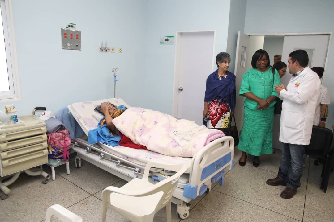 Se visitó todas las áreas del CDI Celia Sánchez Manduley. La Dra. Carissa Etienne, Directora de la OPS felicitó a los médicos y reconoce el esfuerzo por brindar una atención primaria en Salud <a href="/NicolasMaduro/">Nicolás Maduro</a> #PazParaAvanzar
