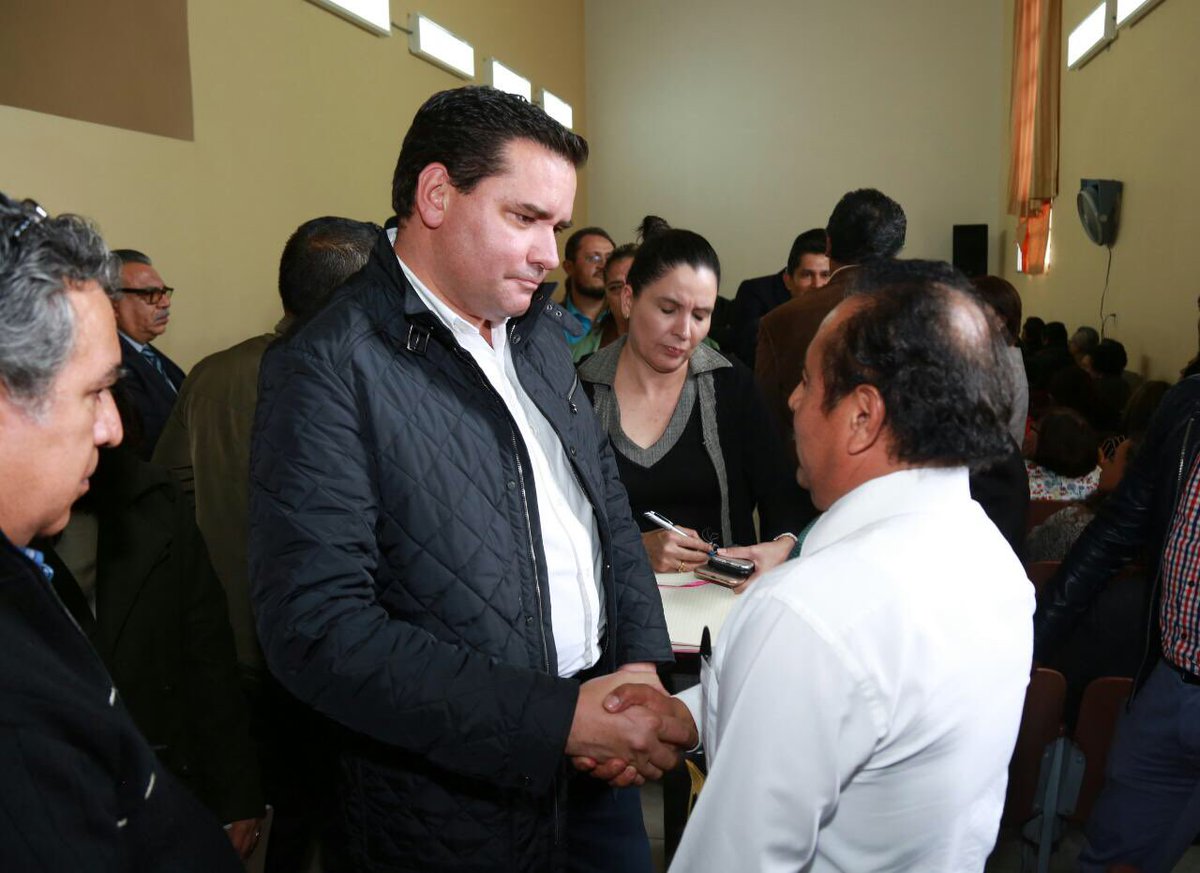 alexfedezcam's tweet photo. Esta tarde pude saludar a mis compañeros Supervisores Escolares y Coordinadores de Área de las regiones #Texcoco #Jilotepec #Amecameca y #Naucalpan quienes se preparan para la implementación del Modelo Educativo el próximo ciclo escolar @SeducEdoMex https://t.co/6HSawiNQPm