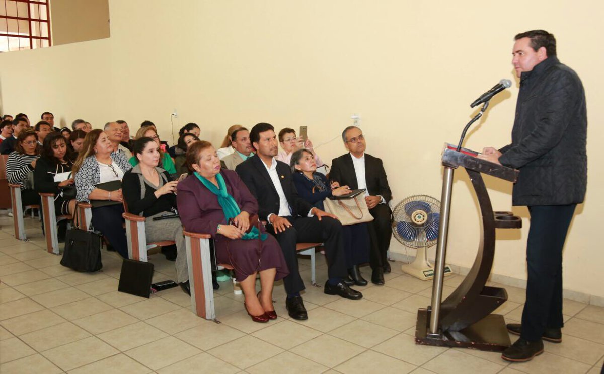 alexfedezcam's tweet photo. Esta tarde pude saludar a mis compañeros Supervisores Escolares y Coordinadores de Área de las regiones #Texcoco #Jilotepec #Amecameca y #Naucalpan quienes se preparan para la implementación del Modelo Educativo el próximo ciclo escolar @SeducEdoMex https://t.co/6HSawiNQPm