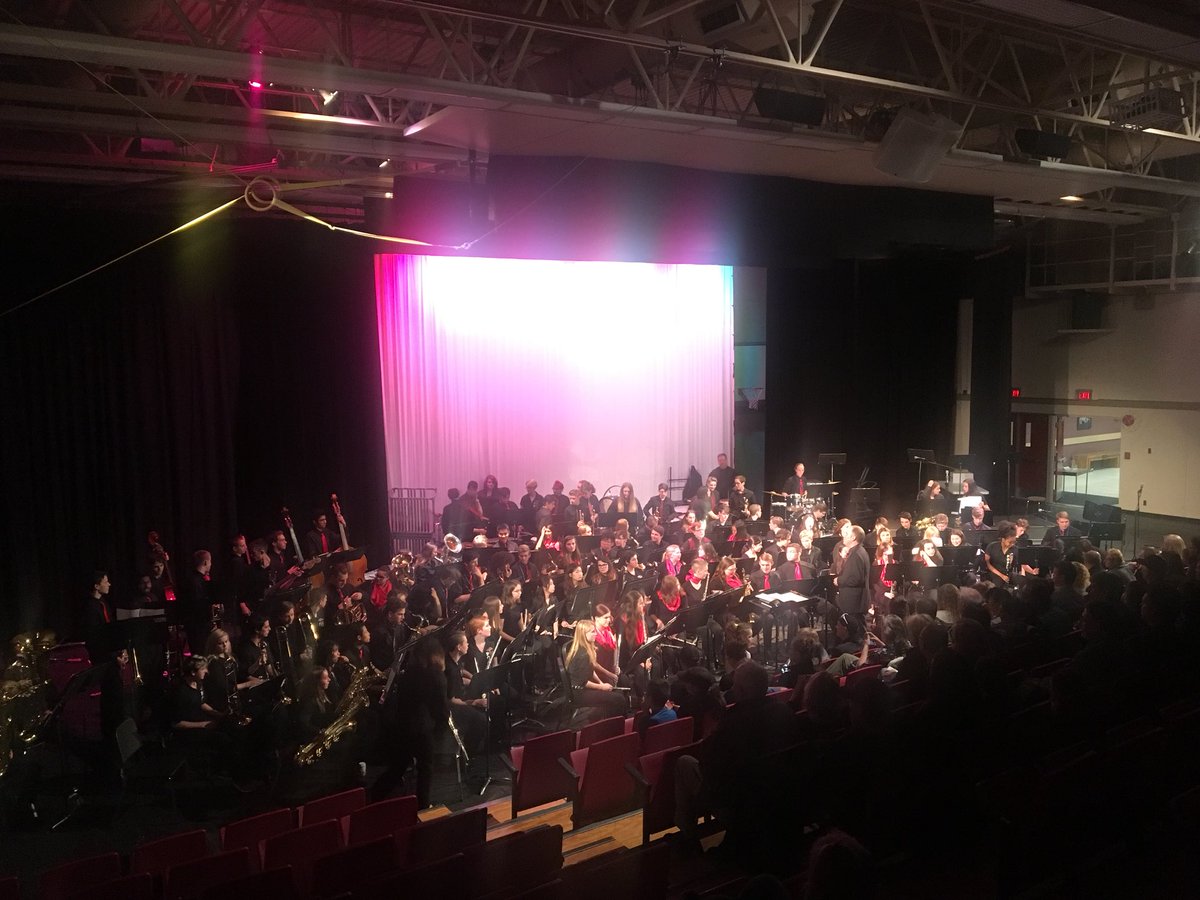 DWPoppy's tweet image. Very cool conclusion to @dwpoppymusic Night of the Bands! Every instrumental student frongrade 8 to 12 on stage for final piece of the night! @LangleySchools #programbuilding