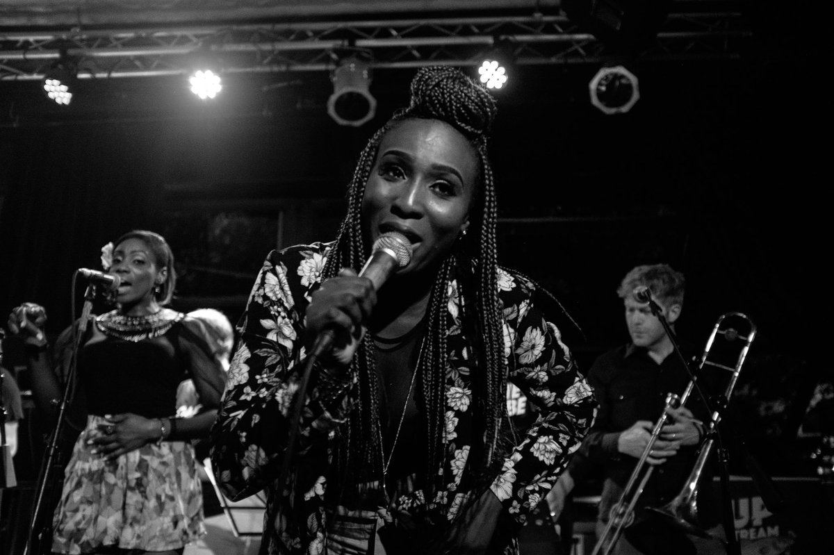 OneVibeAfrica's tweet photo. There is so much that @AramideMusic gave when she joined us in #seattle and her set @UpstreamFest was 🔥🔥🔥🔥🔥🔥🔥#IamOneVibeAfrica #upstreamfest #bnw 📷: @tristanseniuk https://t.co/T3sFcla8EG