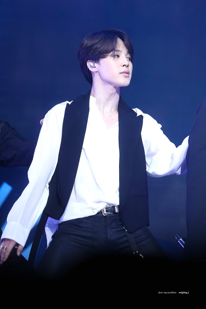 Bbyjungkookpics's tweet photo. Cr : theluminary, mightyj
.
.
#BTSPROMPARTY #BTS5thAnniversary #5thFlowersPathWithBTS @BTS_twt https://t.co/v61yFmGUJO
