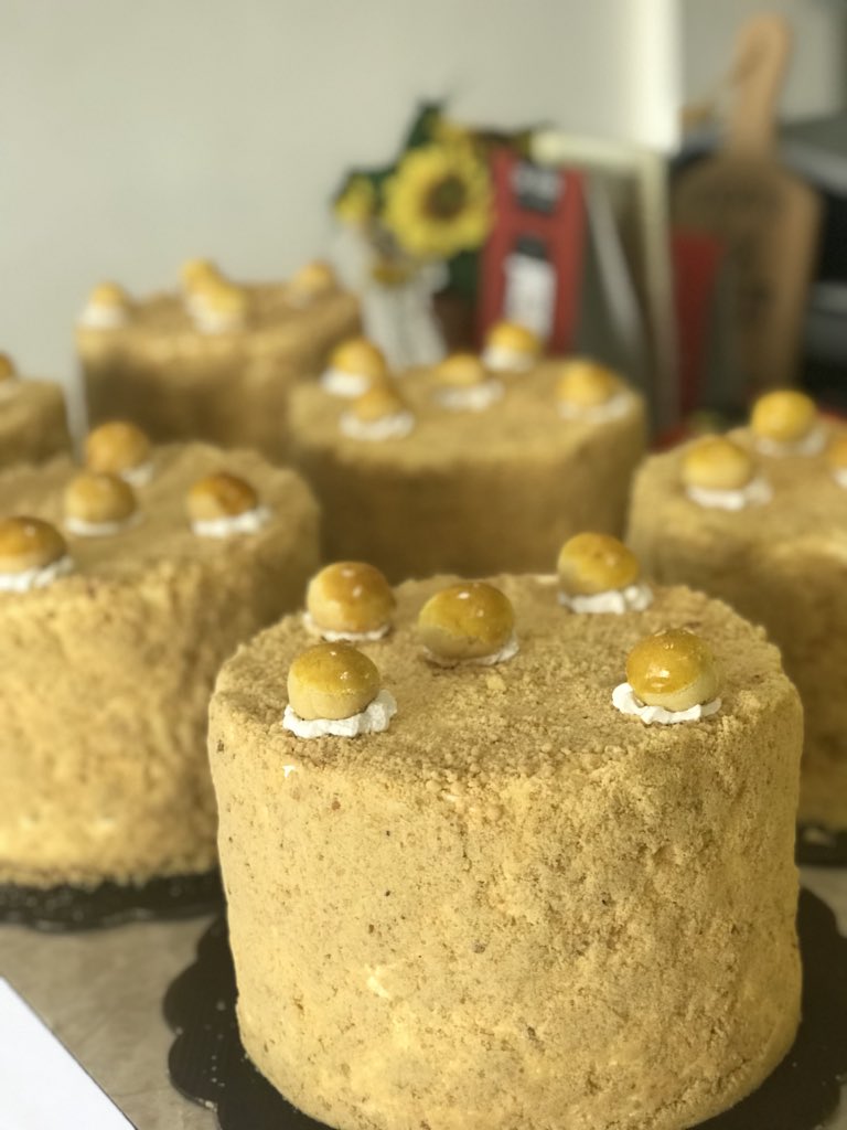 Brownies Nastar yg menjadi Primadona &amp;  #bestseller di bulan Ramadhan tahun ini..

Terimakasih ya Sahabat ratusan #BrowniesNastar sudah terkirim bagi Sahabat 🙏

Selamat merayakan hari Nan Fitri esok hari..

#browniescompanyid #browniesgandum  #kuelebaran #favorite