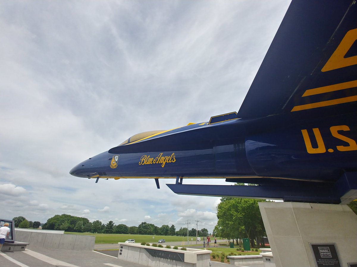 SmDeakeo's tweet photo. Finally was able to stop at the Blue Angels Memorial site here in Tennessee. Took some pictures #Nashville #blueangels https://t.co/u8h39CDrKV