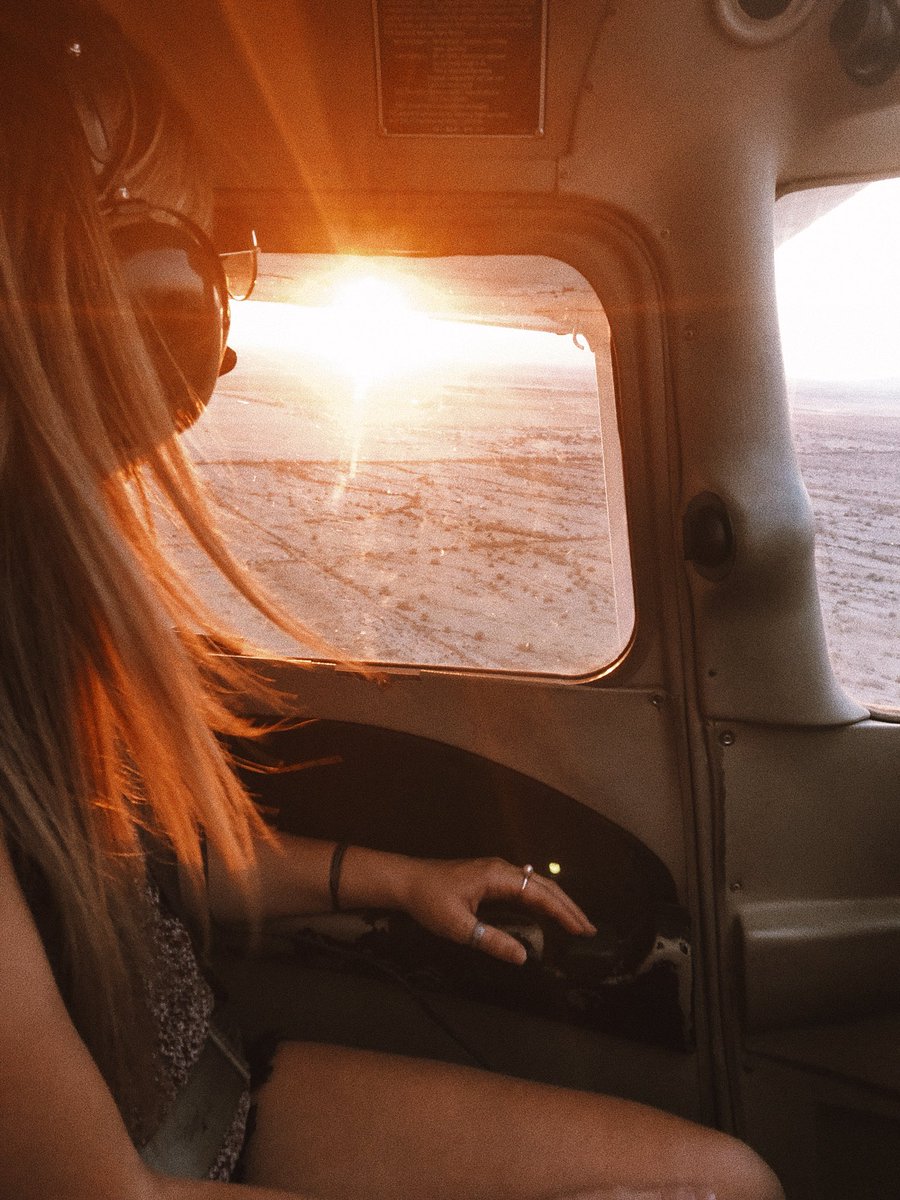 sheajones16's tweet photo. There’s no better way to watch a sunset than in the air with the person you adore. ✈️ https://t.co/5FRnzPNWqM
