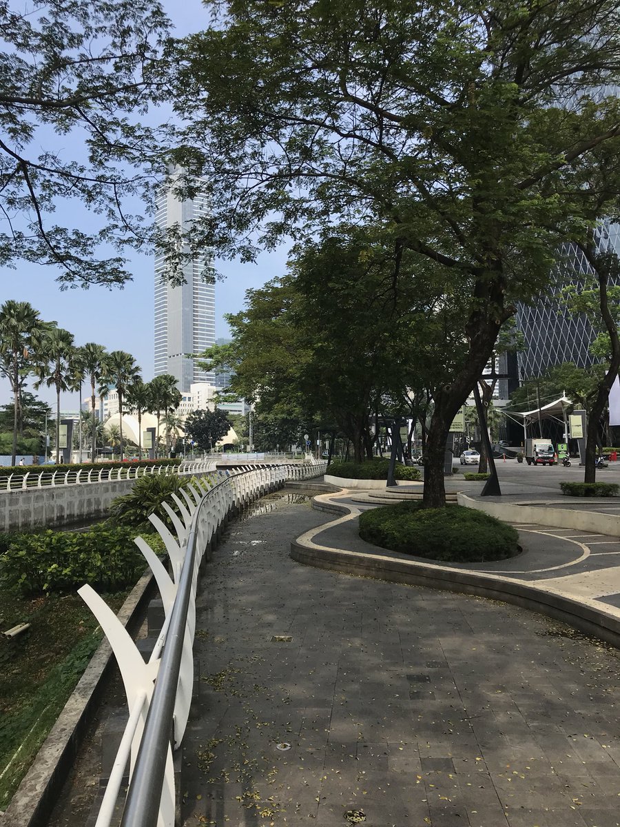 EmyMatesan's tweet image. Having recently lost a non-smoking parent to lung cancer, I have been obsessively checking air quality in Jakarta. Turns out exodus of a million cars over holidays &amp;amp; a thunder storm increased air quality by abt 80 points. Time for walk #checkyourair #driveless