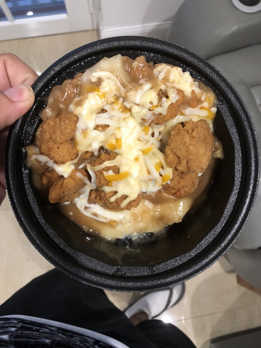 HaxorNetwork's tweet image. Expectations vs reality. Tighten up @kfc #Disappointed