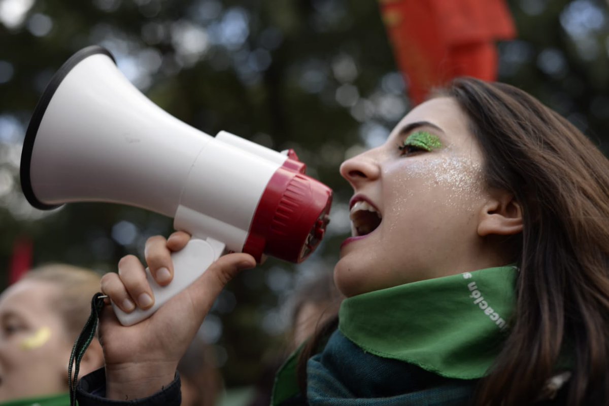 latfemnoticias's tweet photo. #AbortoSesionHistórica "El ruido que están escuchando afuera es el ruido de la historia y la historia nunca se escribió silenciosamente", dice @JosefaMendo. El futuro es verde aborto legal 💚 #AbortoLegalYa #AbortoLegalEsVida https://t.co/1eSToPqQsj