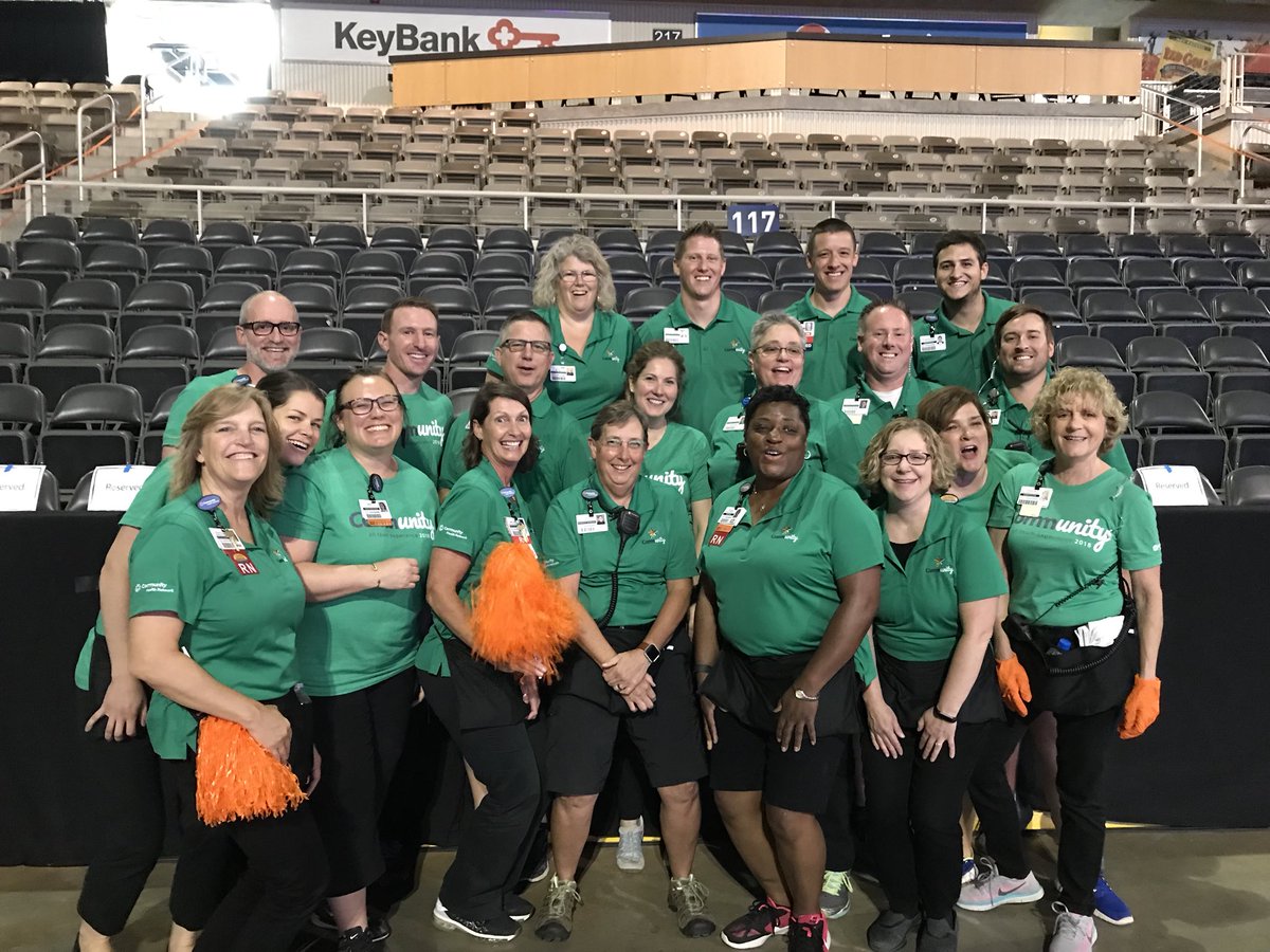FonacierT's tweet photo. Right this way. No empty seats please! Restrooms behind the blue sign. @CHNw #AwesomeUshers #communityallteam https://t.co/a9MdC7N5Nf