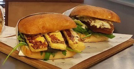 Halloumi burger in all its glory 😍 #Burgers #cheese