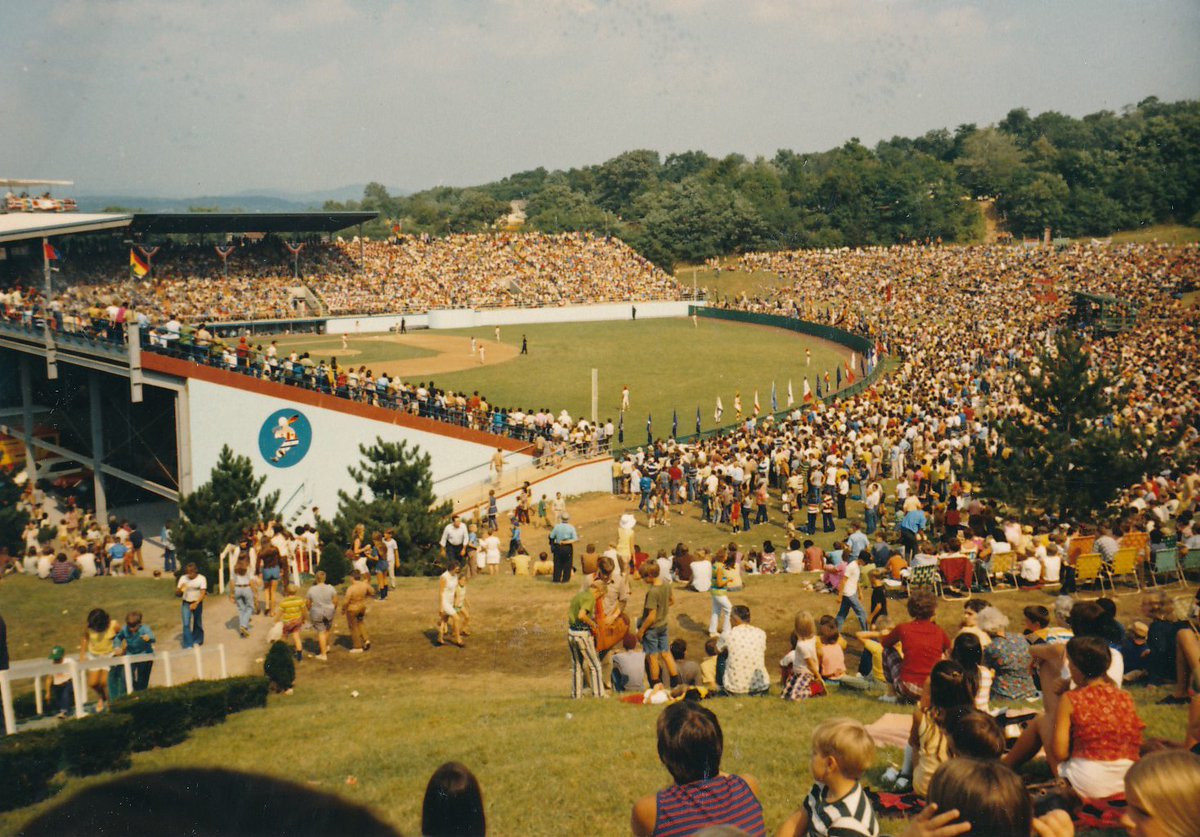 LittleLeague's tweet photo. A look at the #LLWS through the years on this #NationalLLWeek themed #WaybackWednesday. https://t.co/ve0QeU89D0