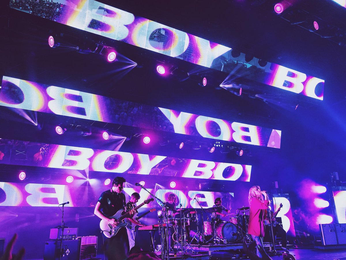 Observem o palco mais lindo de todos os tempos AMÉM TOUR FIVE

#ChoiceRockArtist #TeenChoiceAward #paramore