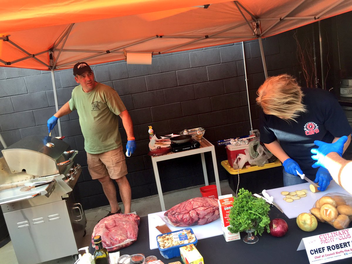 ChefFight's tweet photo. Here's the Beef! The chefs at #CulinaryFightClub are off and cooking in #Omaha @LocalBeerCo 
Who will make the best beef Dish in 60 minutes?

@BullOutdoor @Reinhart_Corp https://t.co/cKbZX8qqVA