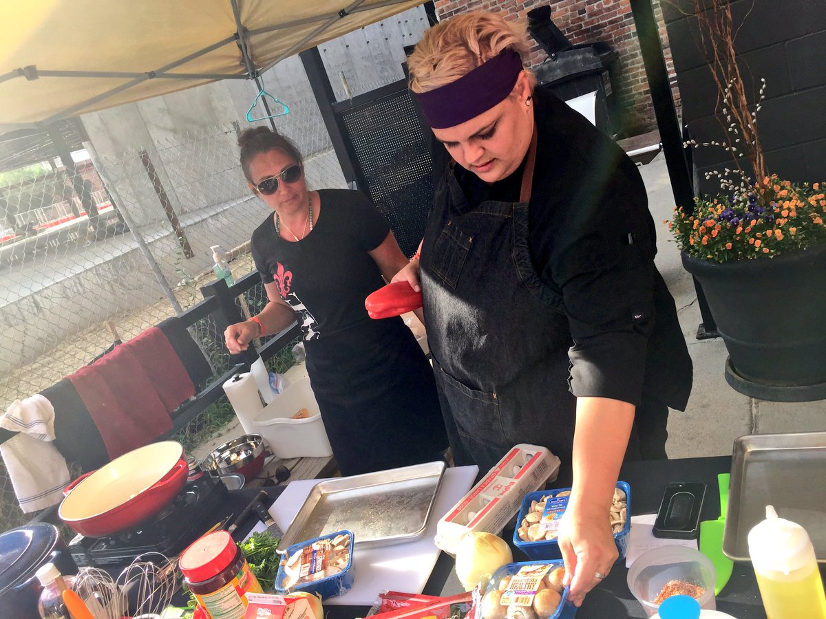 ChefFight's tweet photo. Here's the Beef! The chefs at #CulinaryFightClub are off and cooking in #Omaha @LocalBeerCo 
Who will make the best beef Dish in 60 minutes?

@BullOutdoor @Reinhart_Corp https://t.co/cKbZX8qqVA