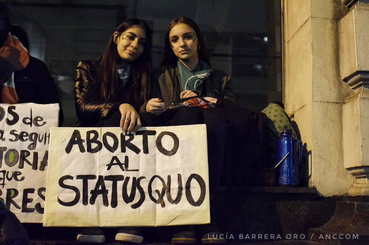 AnccomNoticias's tweet photo. #13J en las puertas del #Congreso una multitud espera el resultado de la votación de los diputados en el #DebateAborto #AbortoSesionHistorica https://t.co/RBv1XzXdJp