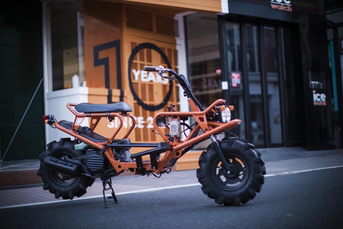 ホンダ ズーマーを工業系スタイルに変える「フロントフレームキット