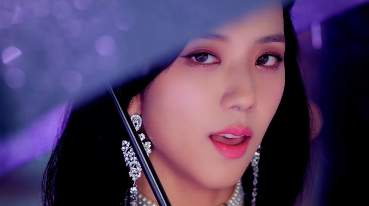 ForeverBlink118's tweet photo. Whose getting shookt? Whose getting bald? Whose getting all their body hair fall??? #BLACKPINK #DDU_DU_DDU_DU https://t.co/wMYgiHr6HN