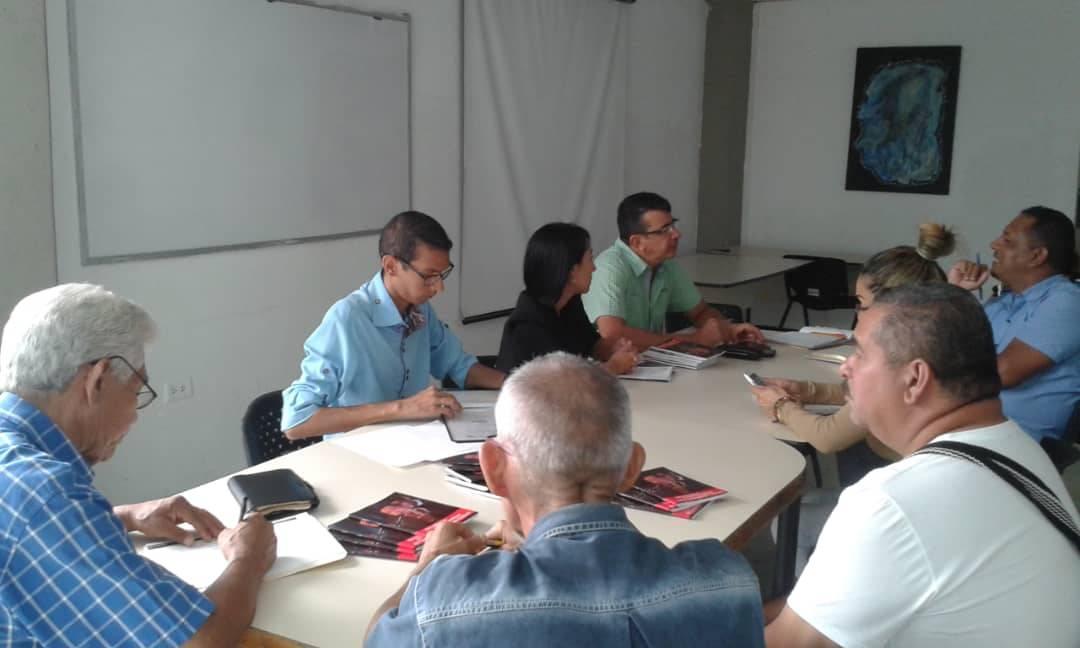 DirLaboralSerpi's tweet photo. Este miércoles #13Jun nos reunimos representantes de la Secretaría de Relaciones Políticas del Gobierno de #Carabobo con las corrientes sindicales de la región. ¡Vamos hacia la reactivación de las industrias! https://t.co/Y0RfeojQVK
