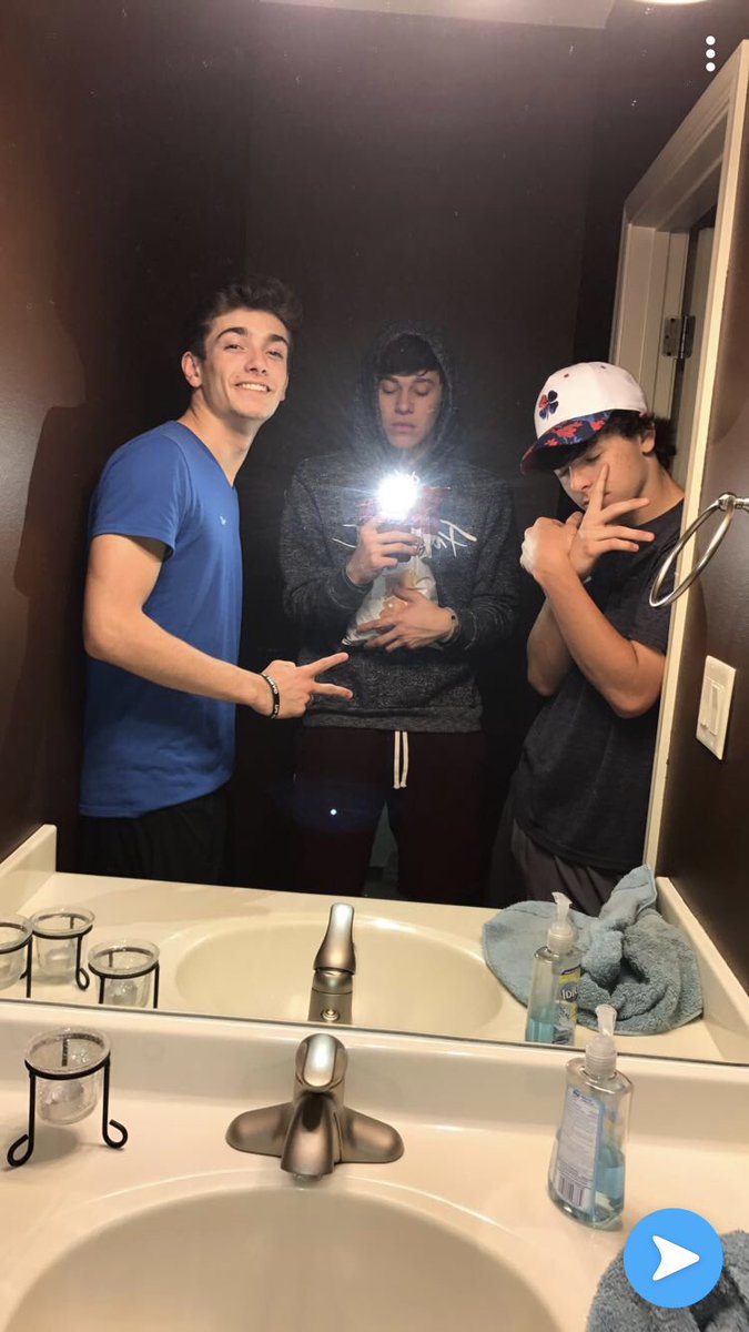 alex_page2's tweet image. Happy Birthday Day 1🎈🎈🎈 Hope ur enjoying ur baseball filled summa. Have a good one brotha!!! @Clay_Smith10